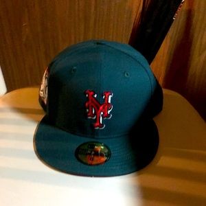 New era mets hat , size 8, dark green with red uv